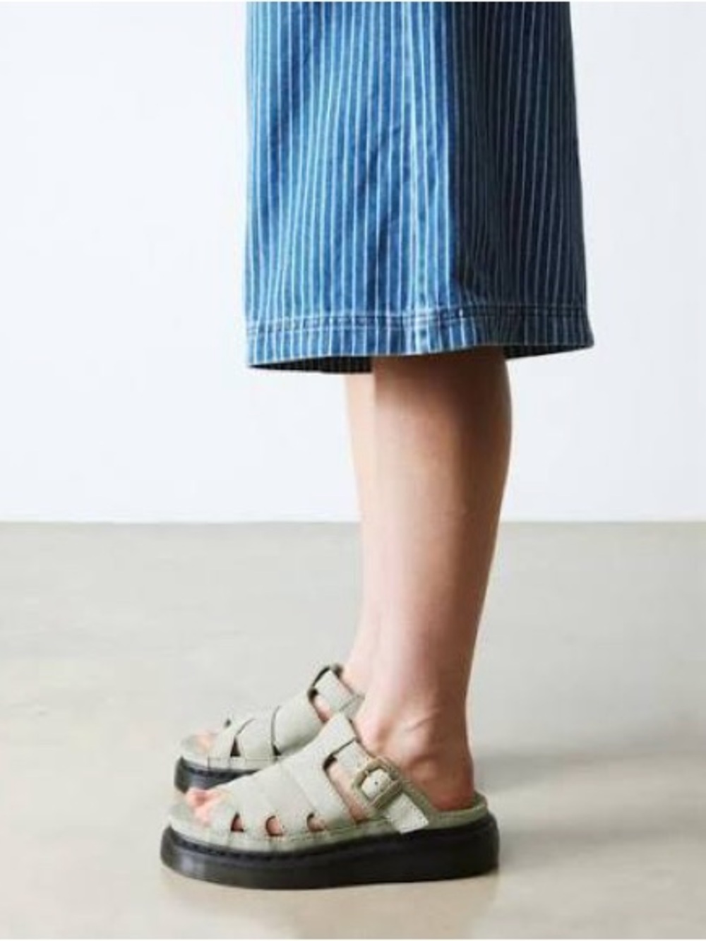 Dr Martens Maxxy Buttersoft Leather Sandal - Light Sage size 9